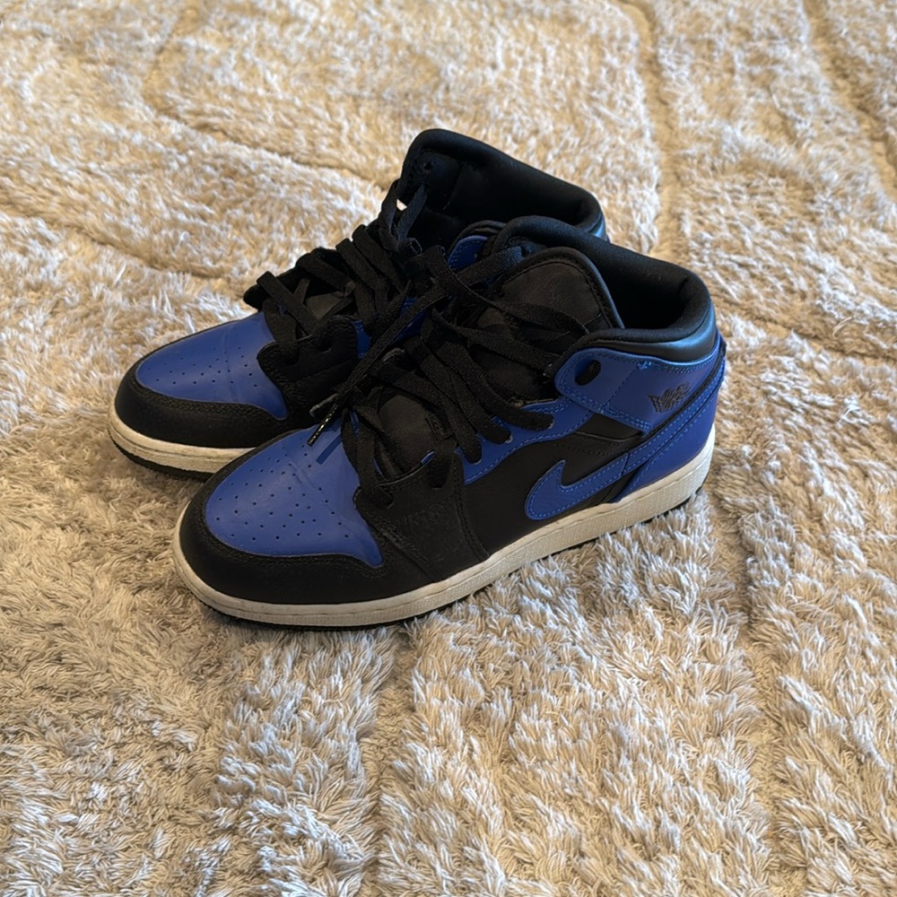 Jordan 1 Mid Royale